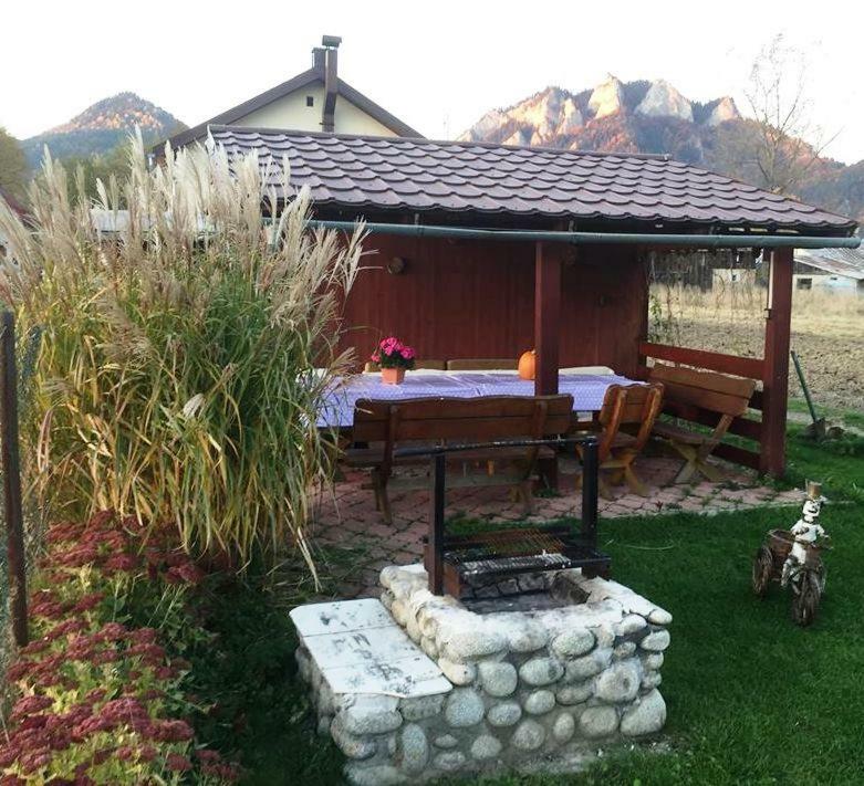 Penzión pod Troma Korunami Cerveny Klástor Exterior foto